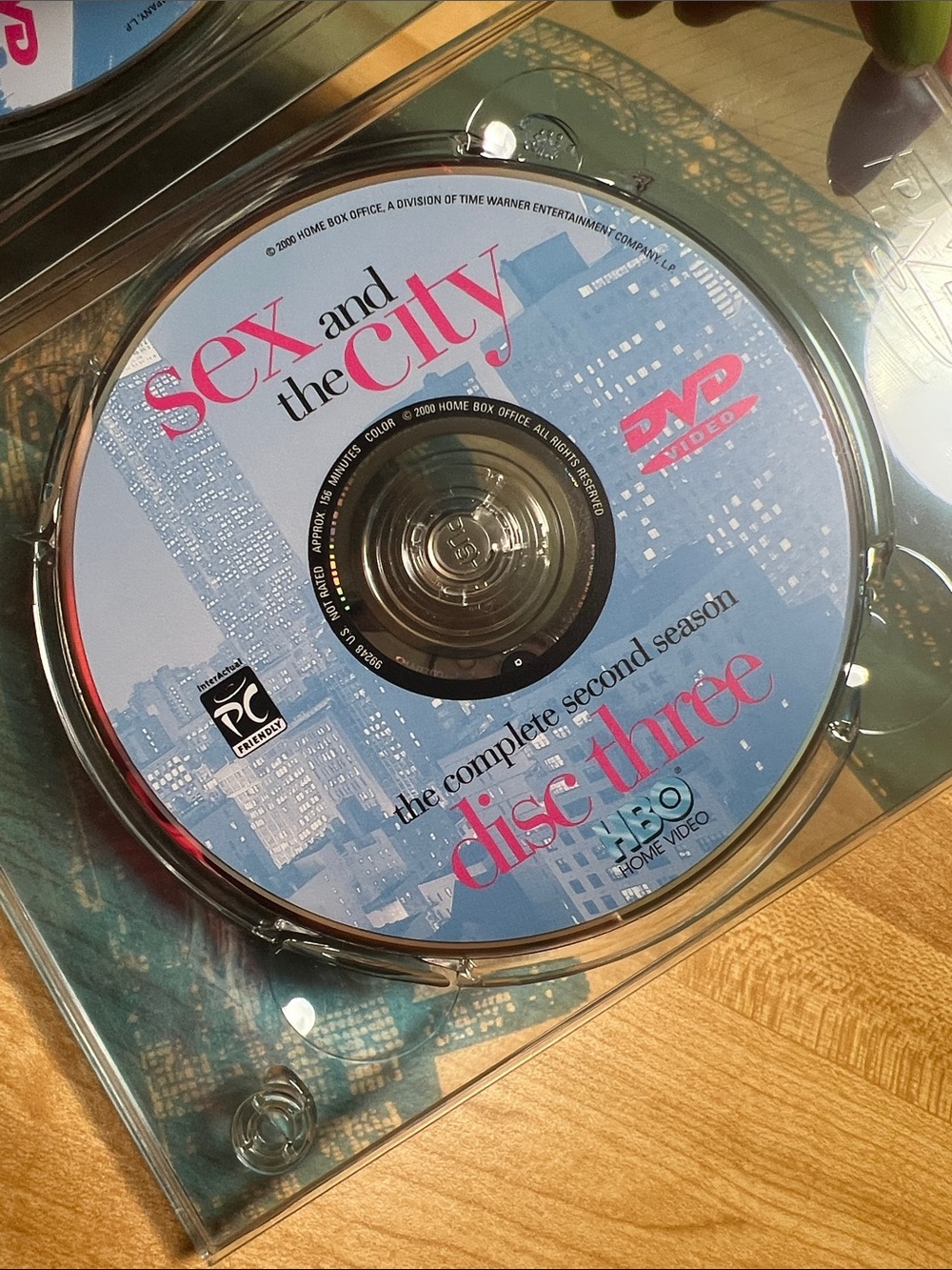 #2910**Sex and the City: The Complete Second Season - DVD - Picture 4 of 16
